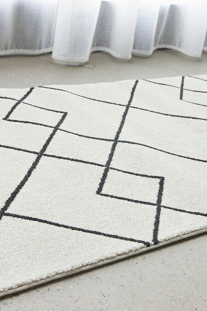 Paradise Diego Polypropylene Power Loomed Runner Rug with Diamond Pattern