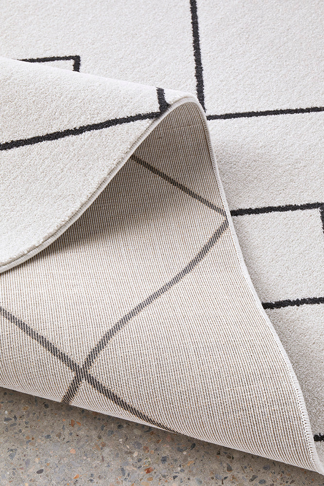 Paradise Diego Power Loomed Polypropylene Rug - Modern Design with Overlapping Diamonds